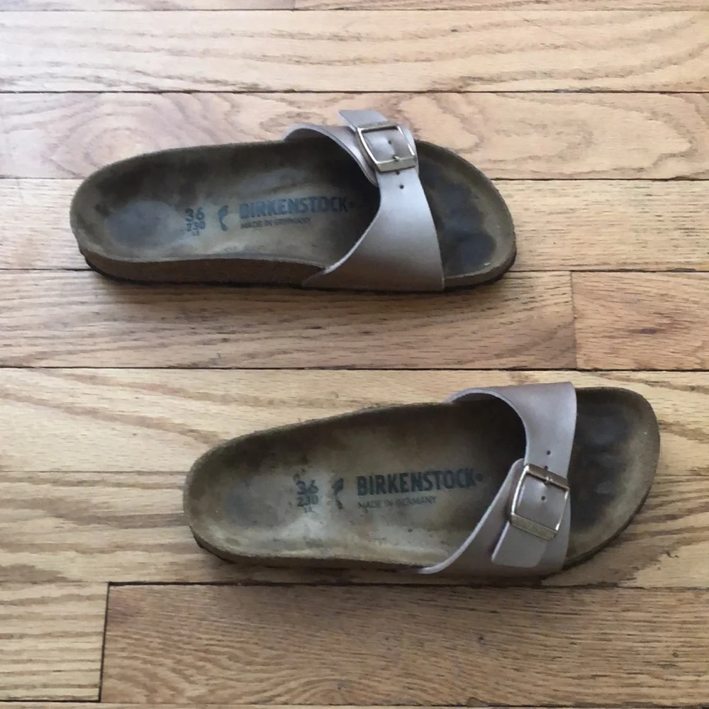 Birkenstock Metallic Bronze Pink Sandals. Size 36. Lightly worn. - Picture 2 of 7